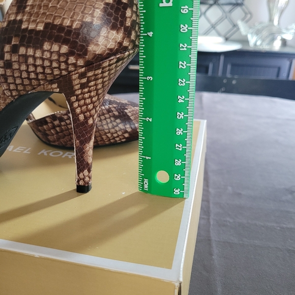 Shoes - Picture 6 of 6